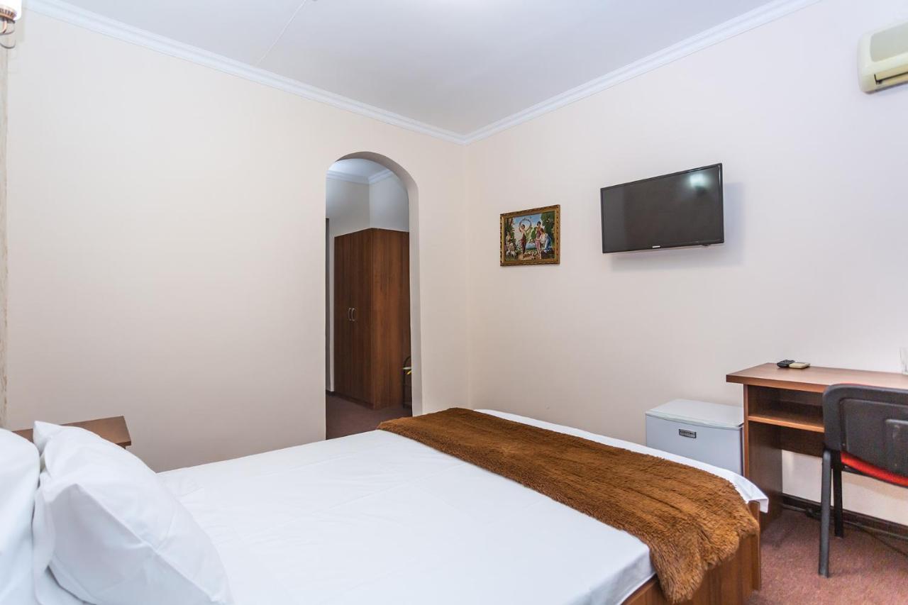 Asson Hotel Термиз Екстериор снимка
