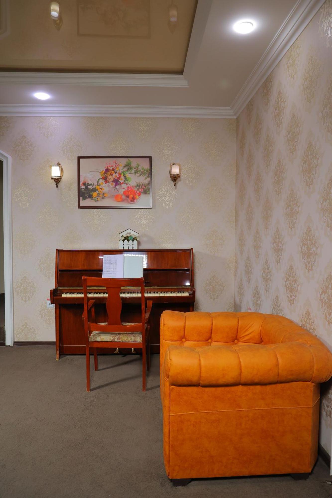 Asson Hotel Термиз Екстериор снимка