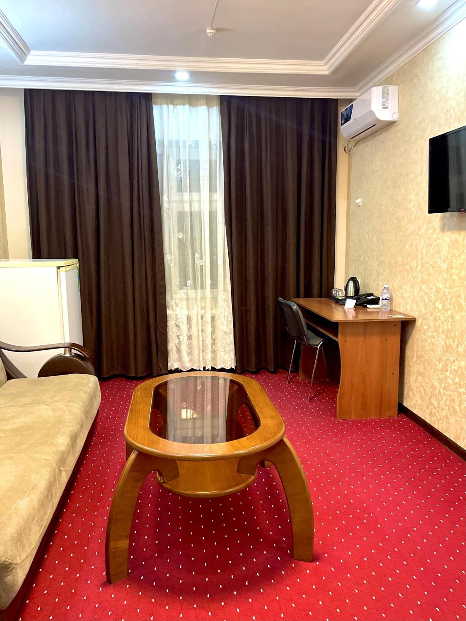 Asson Hotel Термиз Екстериор снимка
