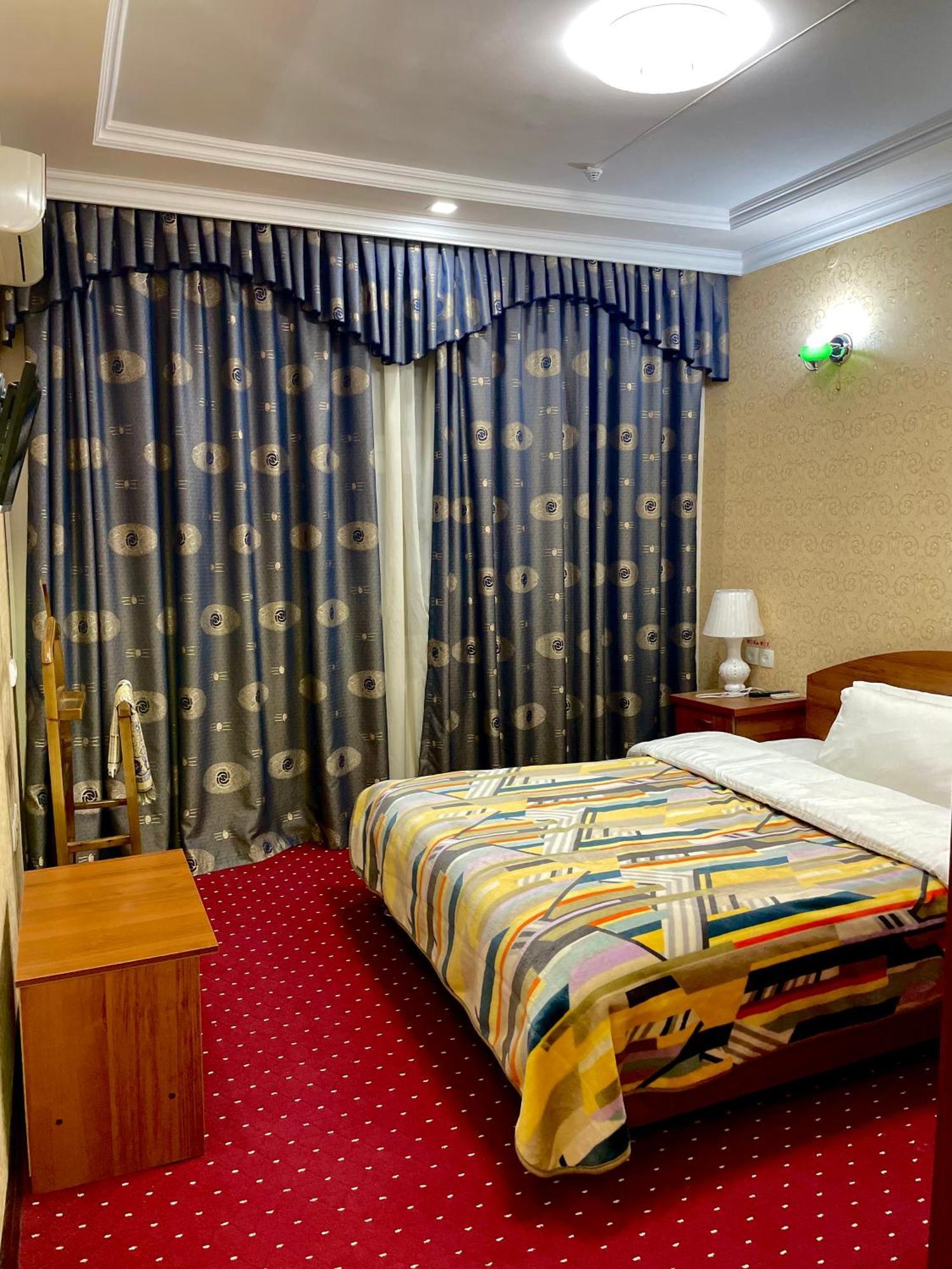 Asson Hotel Термиз Екстериор снимка